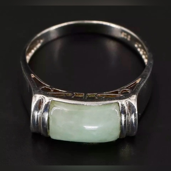 VINTAGE Green Jade Cobochan Bar  Ring - Sterling Silver (marked 925) Size 9.5 - Picture 2 of 4